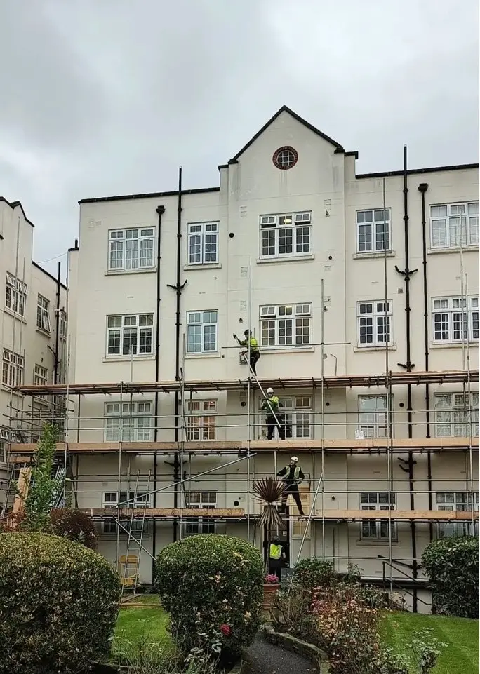 dismantling scaffold