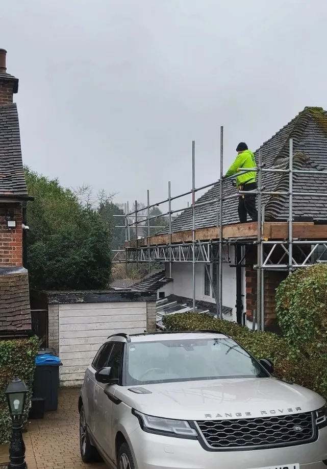 dismantling scaffolding